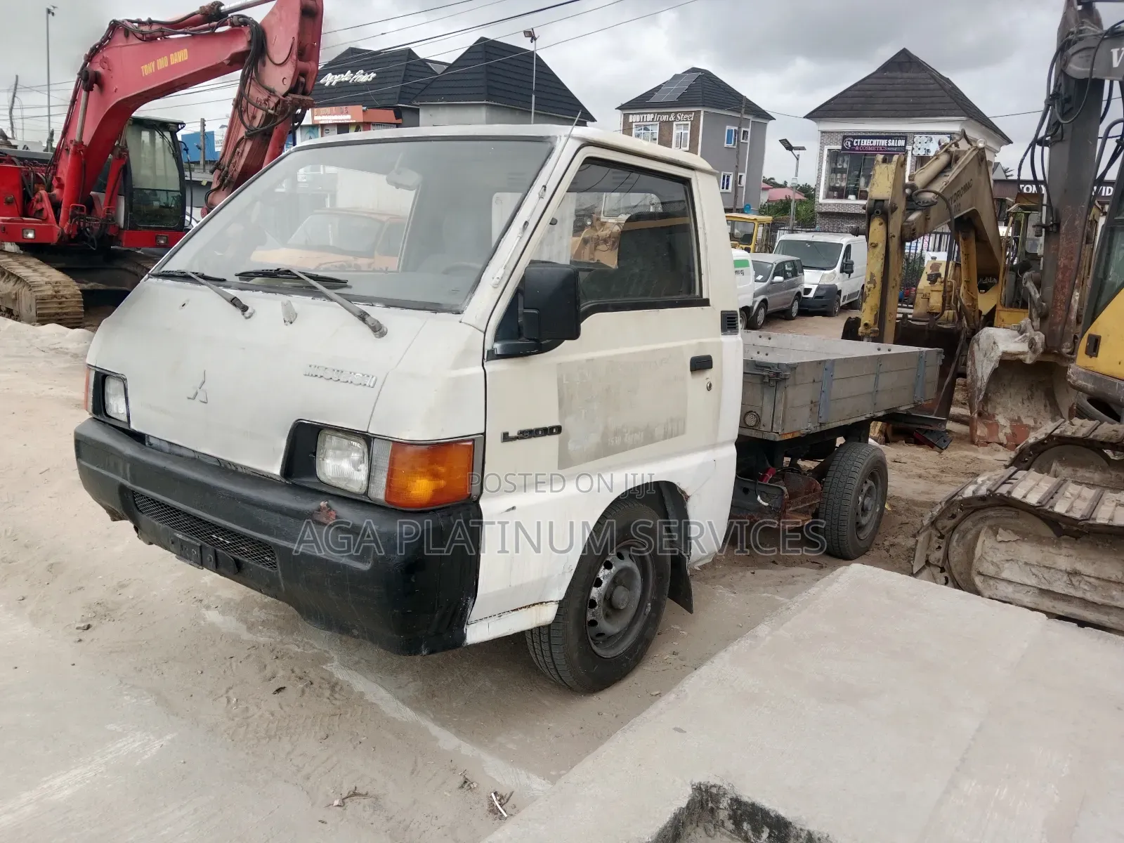Mitsubishi L300 1995 White