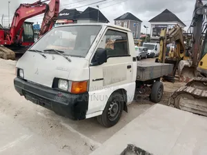 Mitsubishi L300 1995 White