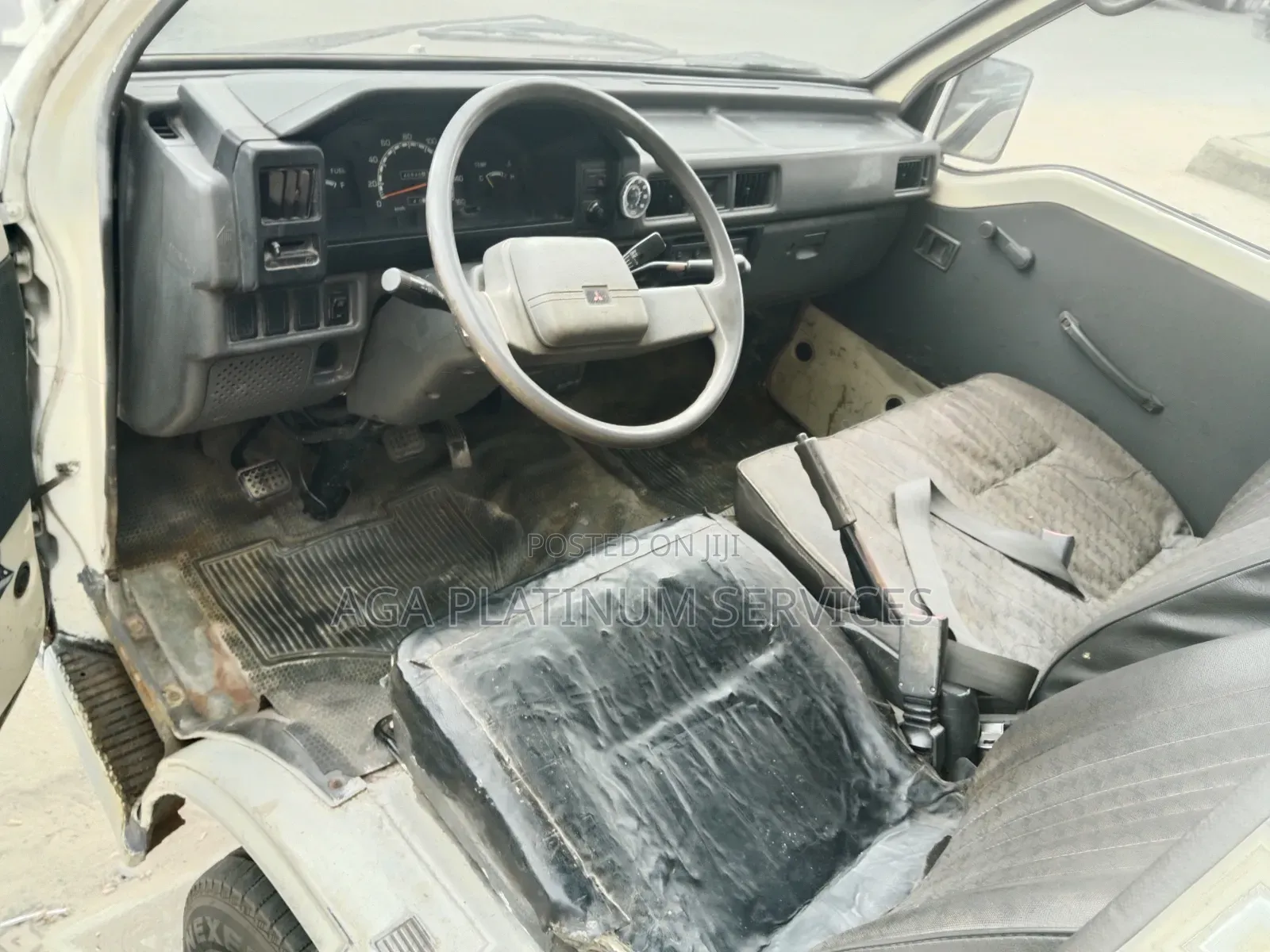Mitsubishi L300 1995 White