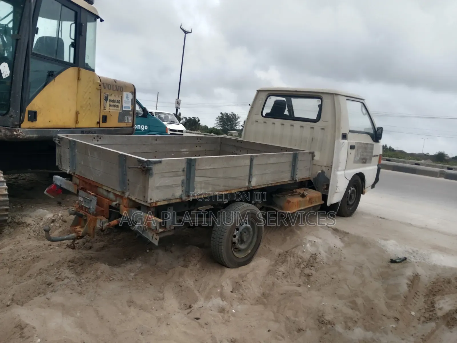 Mitsubishi L300 1995 White