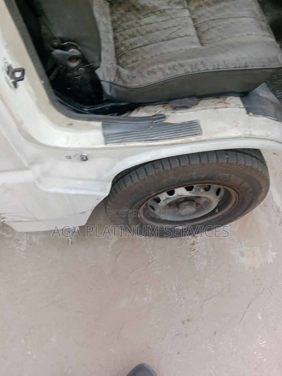 Mitsubishi L300 1995 White