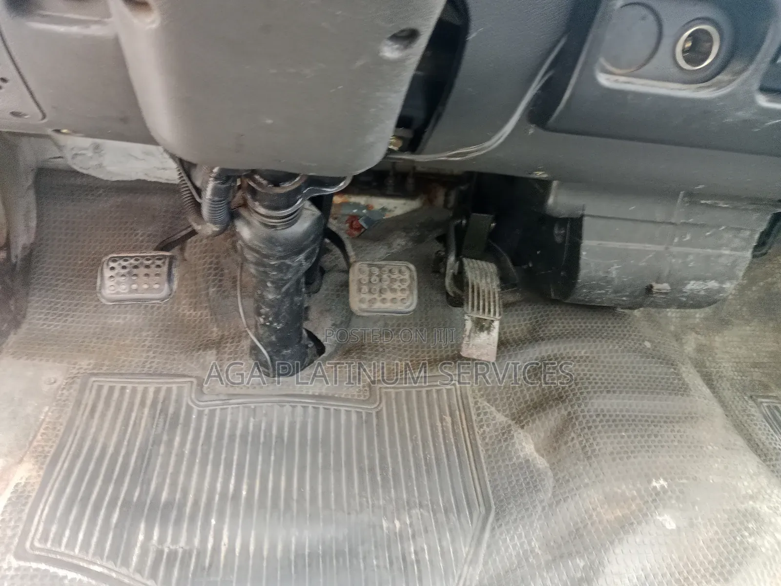 Mitsubishi L300 1995 White