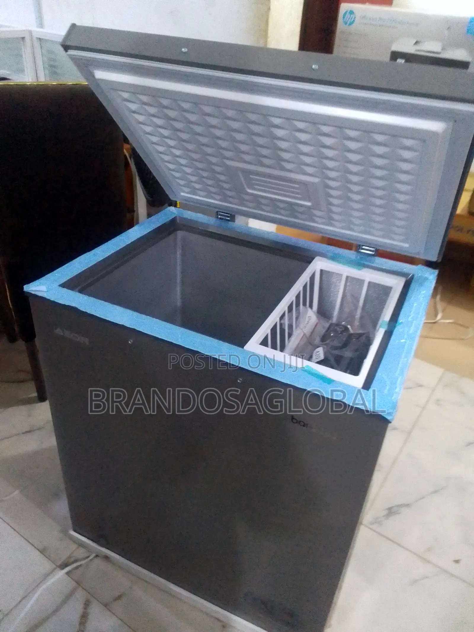 Aeon 150l Freezer With Adjustable Temperature Control