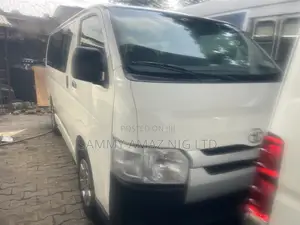 Toyota HiAce 2013 White