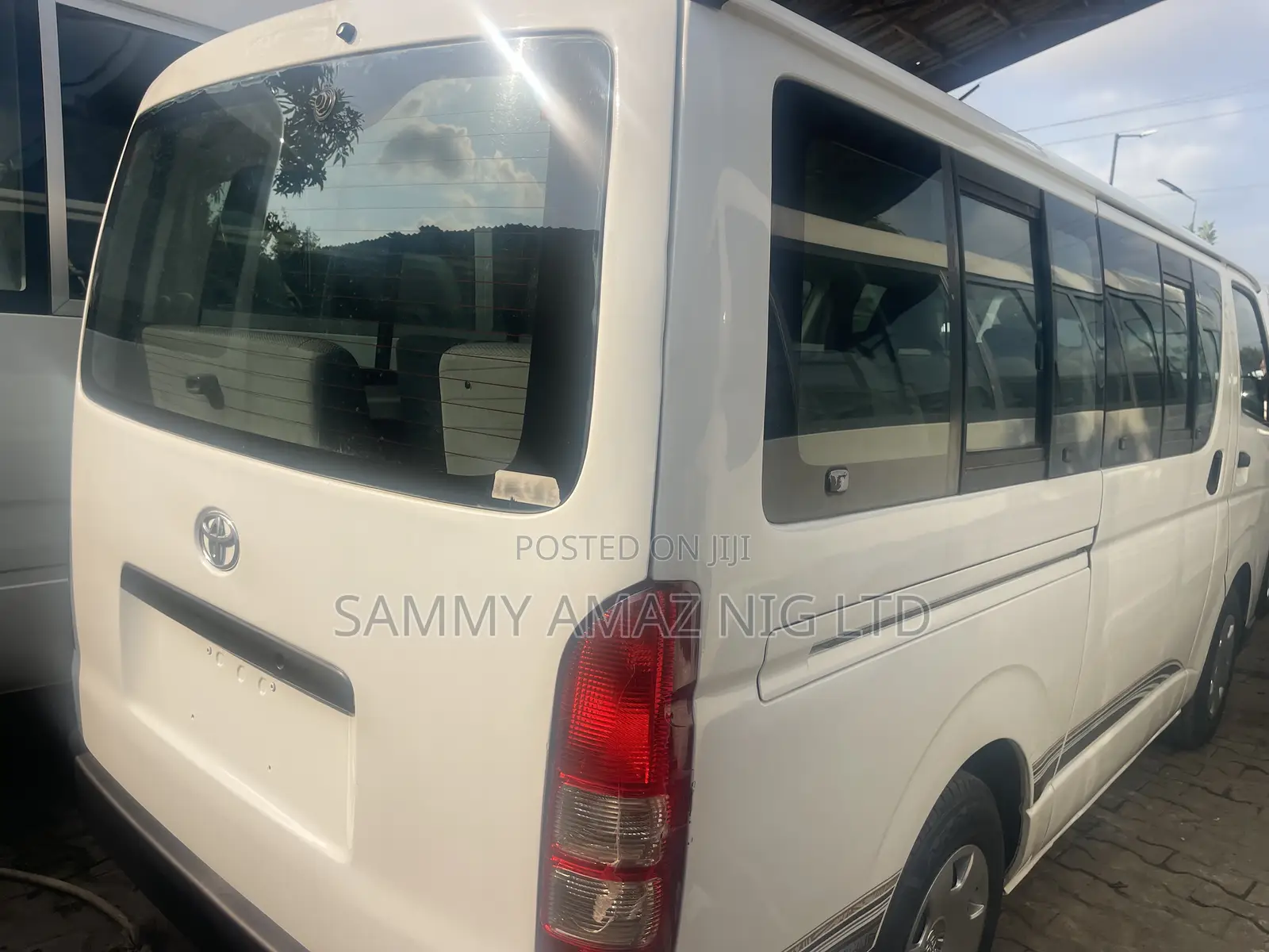 Toyota HiAce 2013 White