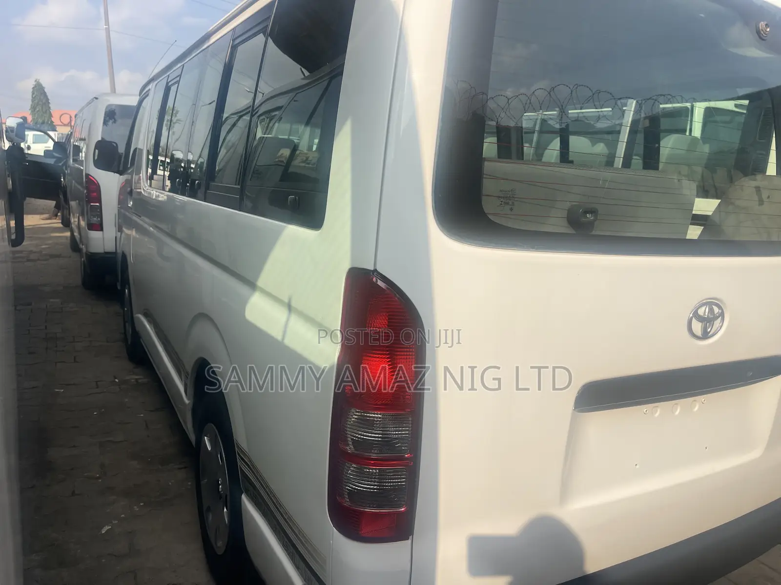 Toyota HiAce 2013 White