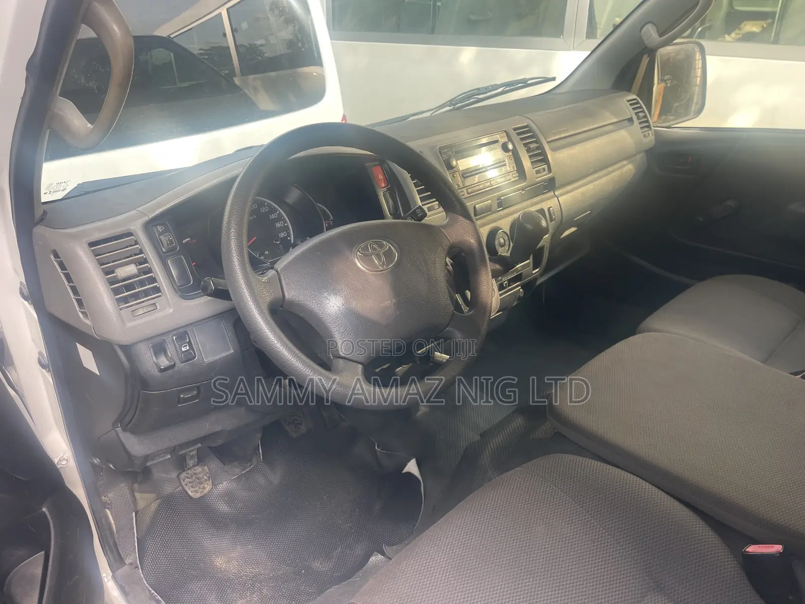 Toyota HiAce 2013 White