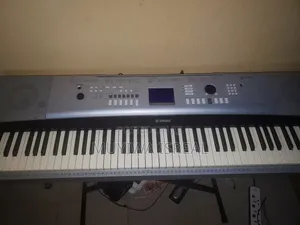 Yamaha DGX 520 Piano (Keyboard)
