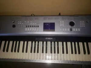Electronic Piano (Yamaha DGX 520 Keyboard)