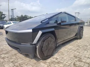 Tesla Cybertruck 2024 Black
