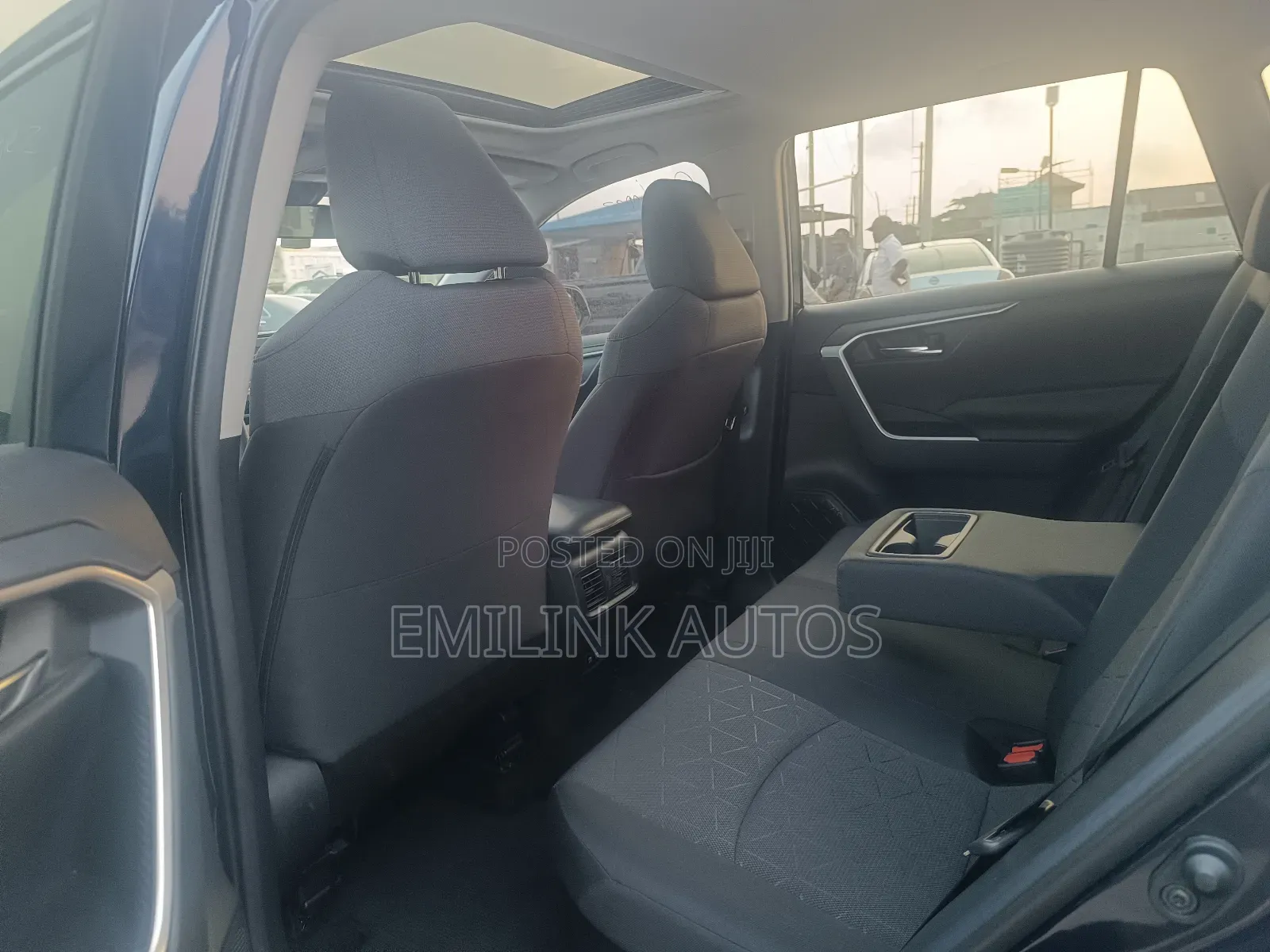 Toyota RAV4 XLE 2021 Blue