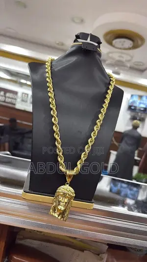 Twist With Pendant
