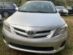 Toyota Corolla LE 4dr Sedan (1.8L 4cyl 4A) 2012 Silver