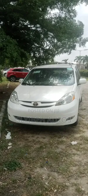 Toyota Sienna XLE 4WD 2007 White