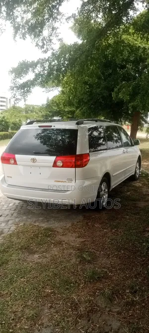 Toyota Sienna XLE 4WD 2007 White