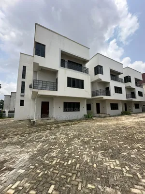 5bdrm Duplex in Close To Stella for rent