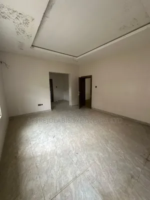 5bdrm Duplex in Close To Stella for rent
