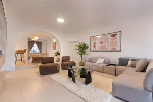 335691xr - 3 Bedroom Shortlet in Lekki Phase 1