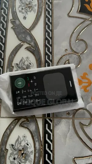 New Mobile Phone 8 GB Gold
