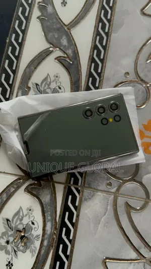 New Mobile Phone 8 GB Gold