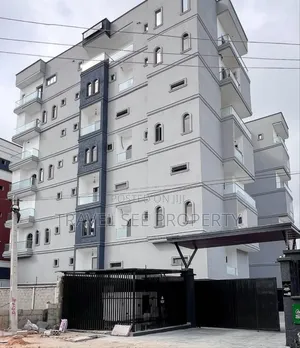Furnished 2bdrm Block of Flats in Private Estate Lekki for sale