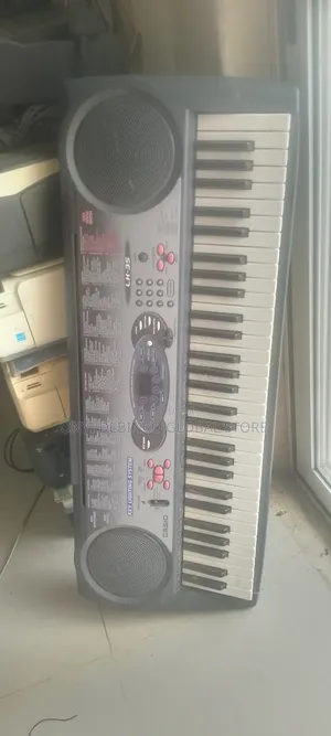Uk Used Casio 100 Song Bank Key Lighting Keyboard
