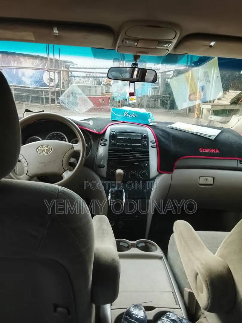 Toyota Sienna 2005 Gold in Ojo - Cars, Yemmy Odunayo | Jiji.ng