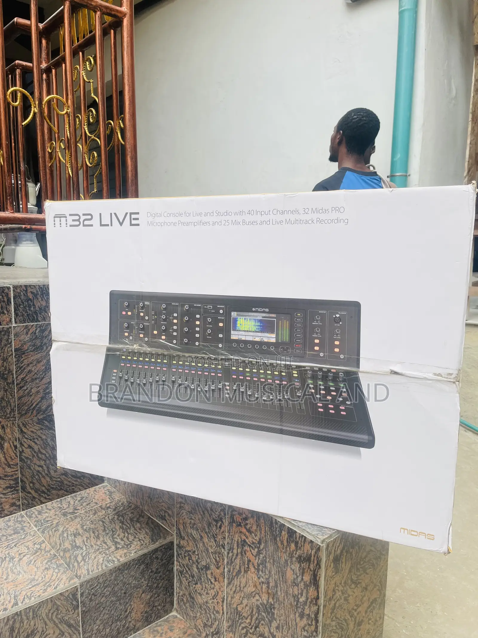 Midas M32 Digital Mixer