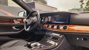 Mercedes-Benz E300 2018 Blue
