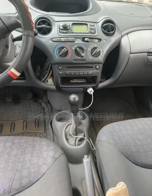 Toyota Yaris 1.4 2002 Gold
