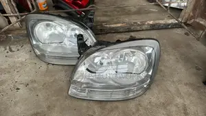 Headlight Nissan Tino