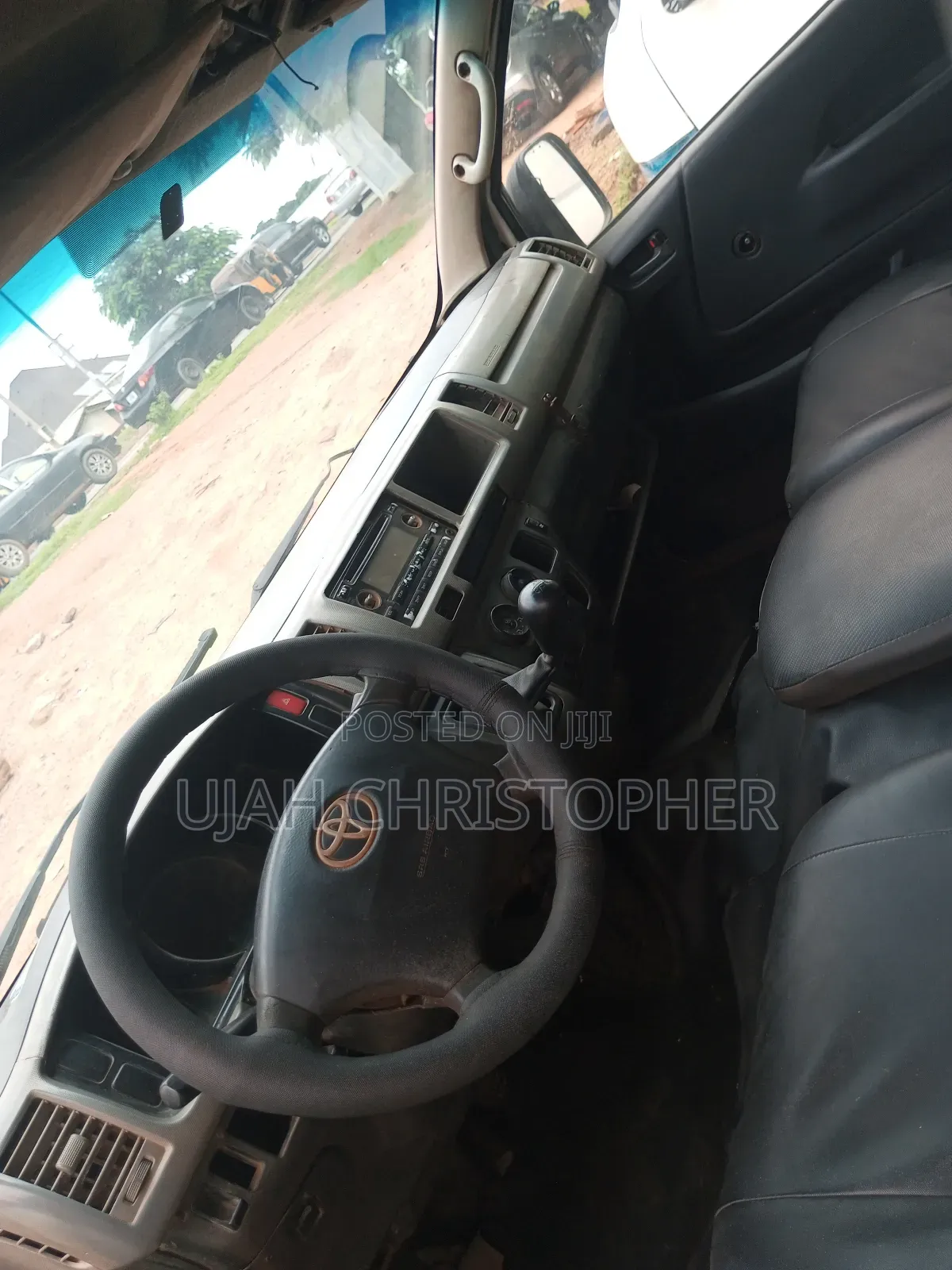 Toyota HiAce 2013 White