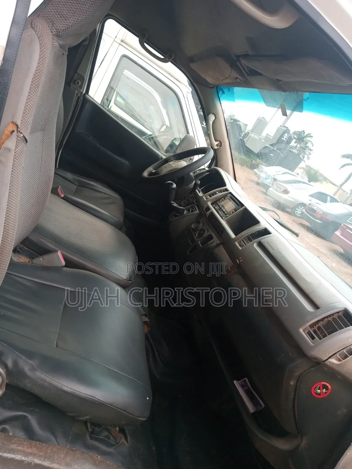 Toyota HiAce 2013 White