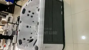 Outdoor Jacuzzi Massage Bathtub With High Pressure Jets. 4 In 1