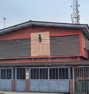 4bdrm Block of Flats in Surulere for sale