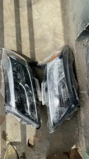 Headlight Nissan Pathfinder 2016