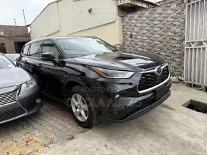 Toyota Highlander LE 2021 Black