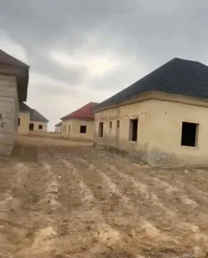 3bdrm Bungalow In 300 Units Of 3, Idu Industrial For Sale