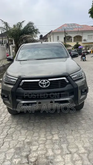 Toyota Hilux 2022 Green