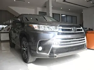 Toyota Highlander LE 4x4 V6 (3.5L 6cyl 8A) 2018 Gray