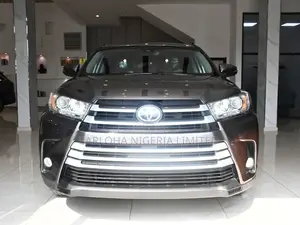 Toyota Highlander LE 4x4 V6 (3.5L 6cyl 8A) 2018 Gray