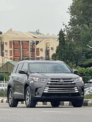 Toyota Highlander XLE 4dr SUV AWD (3.5L 6cyl 6A) 2015 Gray