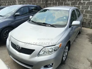 Toyota Corolla LE 4dr Sedan (1.8L 4cyl 4A) 2010 Silver