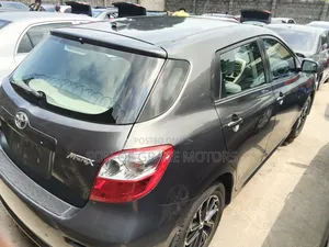 Toyota Matrix S Hatchback FWD (2.4L 4cyl 5A) 2011 Gray
