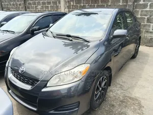 Toyota Matrix S Hatchback FWD (2.4L 4cyl 5A) 2011 Gray