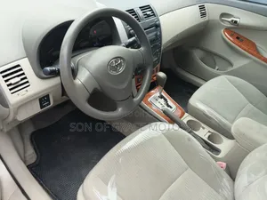 Toyota Corolla LE 4dr Sedan (1.8L 4cyl 4A) 2010 Gold