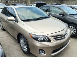 Toyota Corolla LE 4dr Sedan (1.8L 4cyl 4A) 2010 Gold