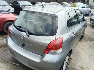 Toyota Yaris Base Hatchback 5dr 2010 Blue
