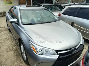Toyota Camry XLE 4dr Sedan (3.5L 6cyl 6A) 2017 Silver