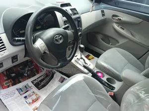 Toyota Corolla LE 4dr Sedan (1.8L 4cyl 4A) 2012 Silver